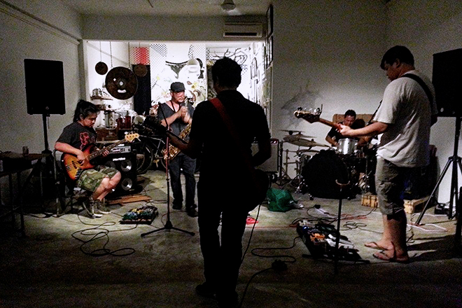 abang-guard-at-findars-Exposure2-fb